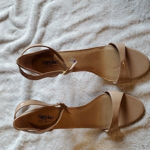 Mossimo Tan Patent Ankle strap Stilettos in Size 11 in EUC